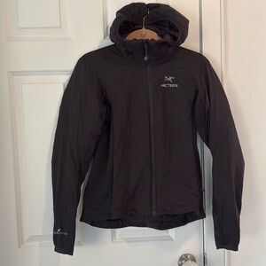 Arc’teryx women’s black lightweight coat